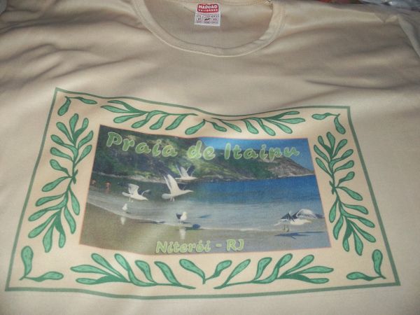 Novo formato de estampa e nova cor da camisa.